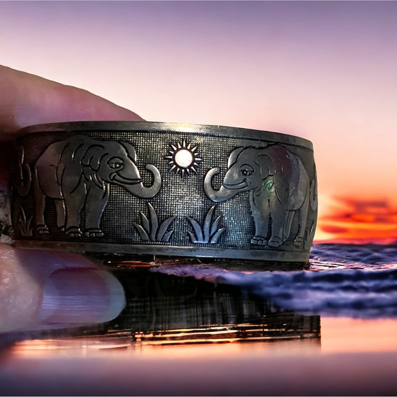 Jewelry - Silver plated elephant cuff bracelet, vintage.